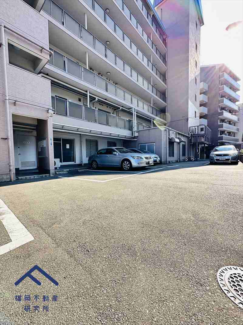 ダイヤハイツ野間の駐車場