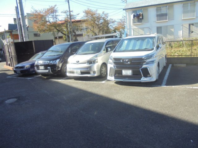 エミネンスNo.2の駐車場