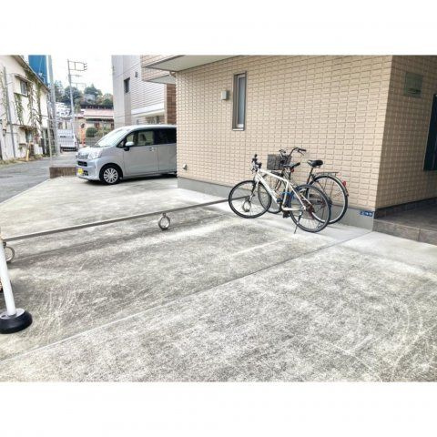 エブリン溝ノ口の駐車場