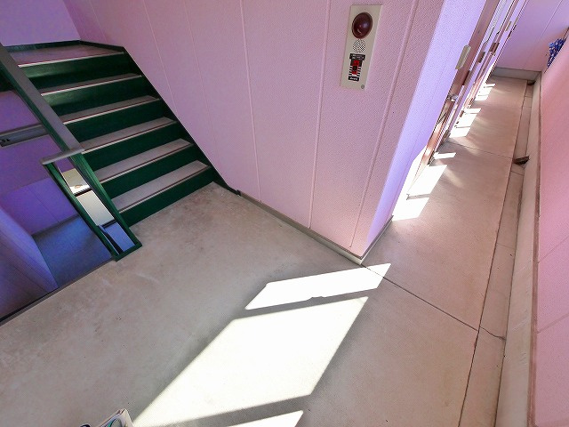 トマトハウスのキッチン|コンパクトなキッチンで掃除もラクラク