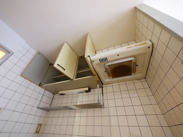 トマトハウスのキッチン|コンパクトなキッチンで掃除もラクラク