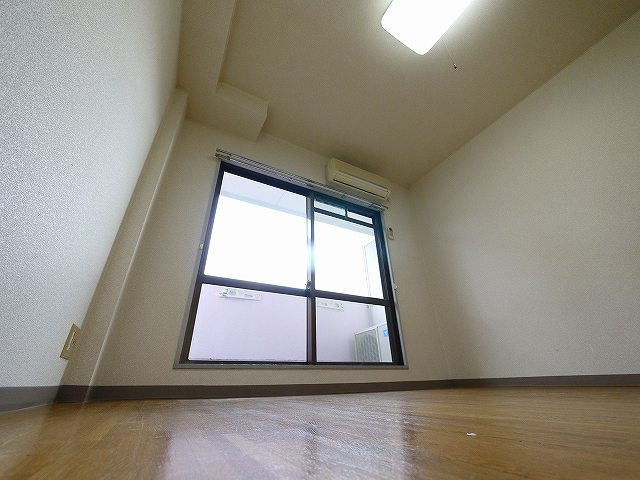 トマトハウスの洋室|ゆったりした洋室です