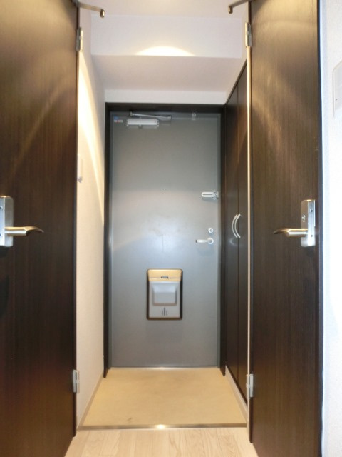 Gramercy Juso-higashi1stの玄関