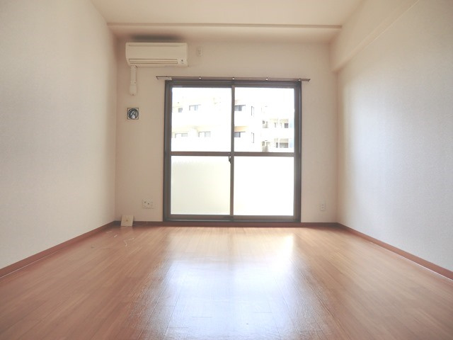 エクセレント上新15の洋室