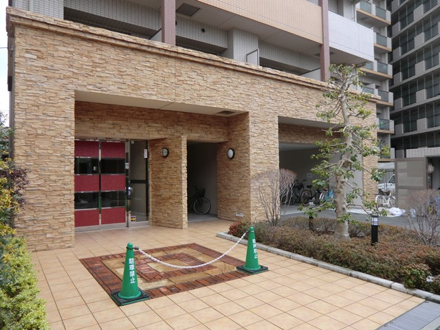 大阪市西淀川区野里２丁目の賃貸マンションのエントランス