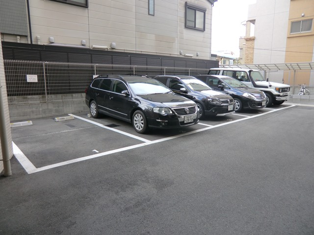 大阪市西淀川区野里２丁目の賃貸マンションの駐車場