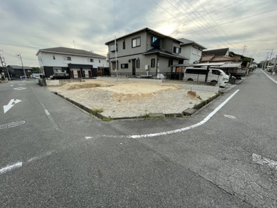 【外観】 |  愛知郡東郷町白鳥4期 全2棟　＜仲介手数料無料＞高嶺小・諸輪中　新築一戸建て | 
社長の村田です！
自らプレイヤーとして営業しています★
長年の経験と実績から皆様により良いマイホーム購入のご提案をいたします。
住宅ローンの不安や購入後の不安等何でもご相談ください。
