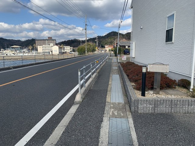 アパート北西側道路