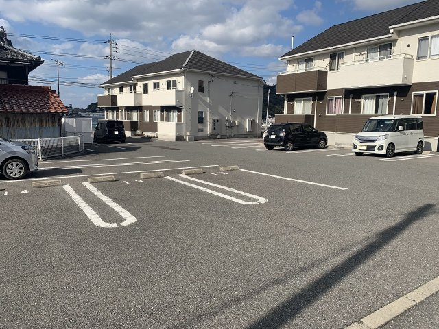 【駐車場】