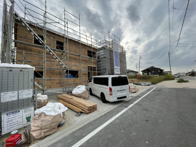 【外観】 | 愛知郡東郷町和合 全２棟　＜仲介手数料無料＞東郷小・東郷中　新築一戸建て | へこみ、すり傷に強く、ワックスのいらない合板フローリングを使用しています。