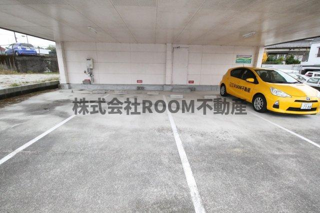 アヴァンセ八幡の駐車場|駐車場があります