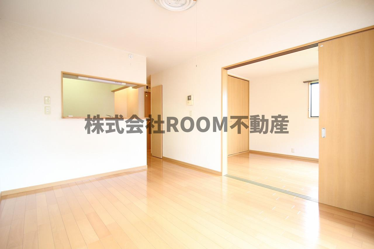 アヴァンセ八幡の居間・リビング|ゆったりとしたリビングです