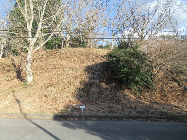 伊豆富士見ニュータウン別荘地②の外観|二車線道路に面した間口も広い物件です