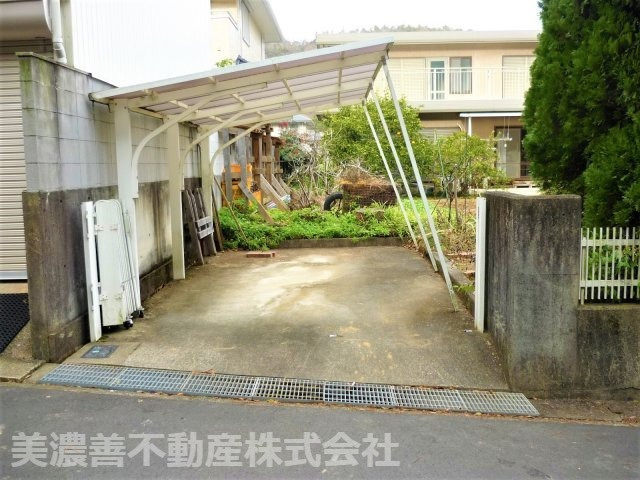６００５４　各務原市尾崎北町七丁目中古戸建ての駐車場