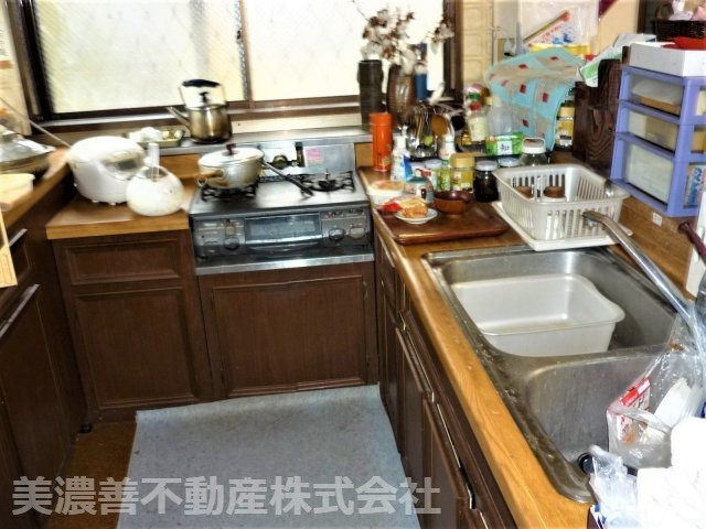 ６００５４　各務原市尾崎北町七丁目中古戸建てのキッチン