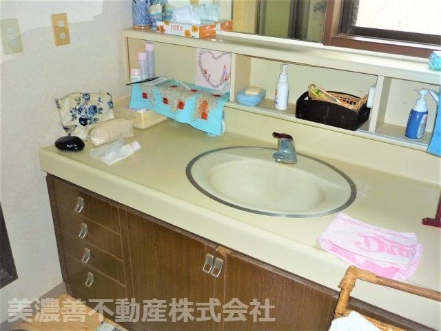 ６００５４　各務原市尾崎北町七丁目中古戸建ての独立洗面台