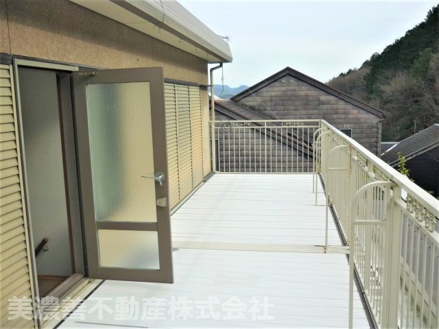 ６００５４　各務原市尾崎北町七丁目中古戸建てのバルコニー