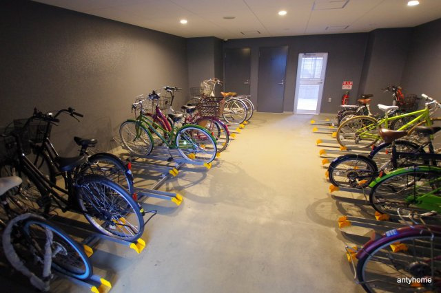 プレサンス天神橋スカイル　仲介手数料無料の駐車場