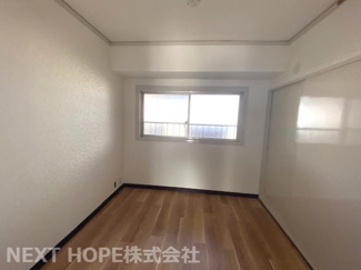 【洋室】 | 桜台ハイツ２号棟 | 玄関横の洋室４帖です♪室内は令和５年２月リフォーム済み！いつでもご覧いただけます(^^)お気軽にネクストホープ不動産販売までお問い合わせを！！