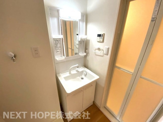 【独立洗面台】 | 桜台ハイツ２号棟 | 新品の洗面化粧台です♪シャワー水栓で使い勝手も良いです！洗面室内には室内洗濯機置き場もございます！