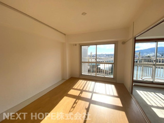 【洋室】 | 桜台ハイツ２号棟 | バルコニーに面した洋室６帖です♪たいへん明るく開放的な室内です！ぜひ現地でご確認ください(^^)お気軽にネクストホープ不動産販売までお問い合わせを！！