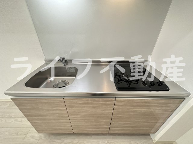 badge tomoi Est Ⅶのキッチン|コンパクトなキッチンで掃除もラクラク