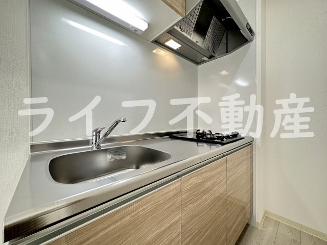 badge tomoi Est Ⅶのキッチン|コンパクトなキッチンで掃除もラクラク