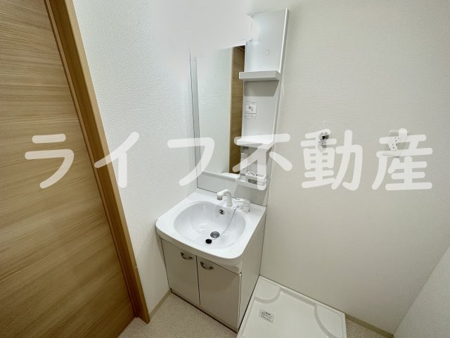 badge tomoi Est Ⅶの独立洗面台|独立洗面台、朝の身支度には欠かせません