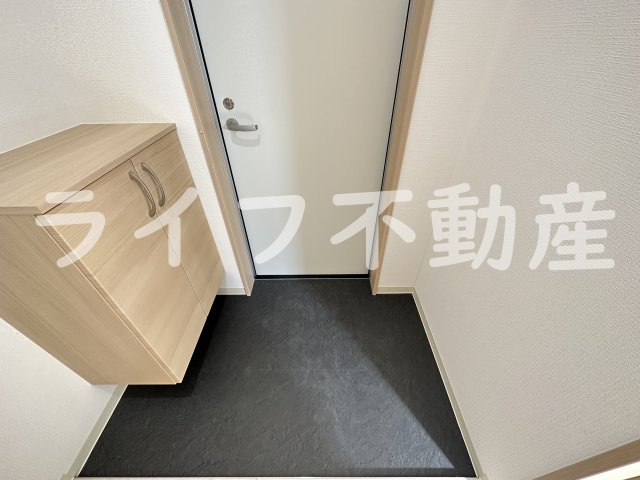 badge tomoi Est Ⅶの玄関|収納もある玄関です