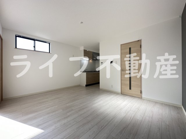 badge tomoi Est Ⅶの居間・リビング|こちらの居間で趣味の時間をお楽しみください