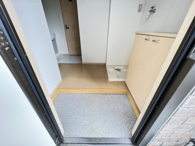 ドルフクレセント 参番館の玄関