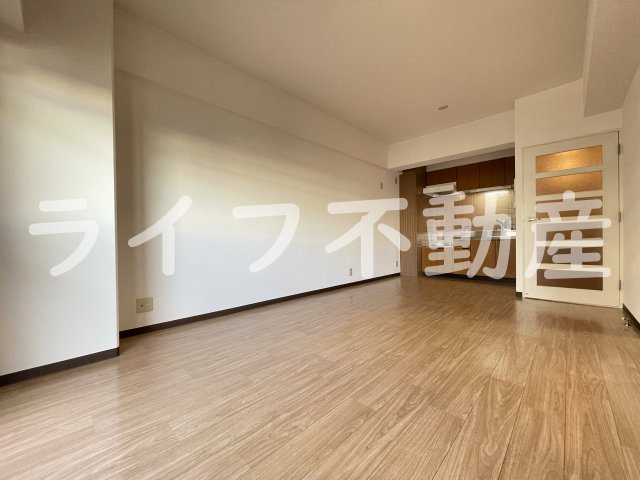 フェルザ長田の居間・リビング|こちらの居間で趣味の時間をお楽しみください