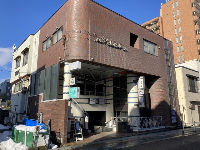山形やき鳥センタービルの外観
