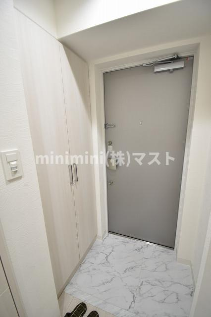 ビガーポリス452天神橋1丁目Ⅱの玄関