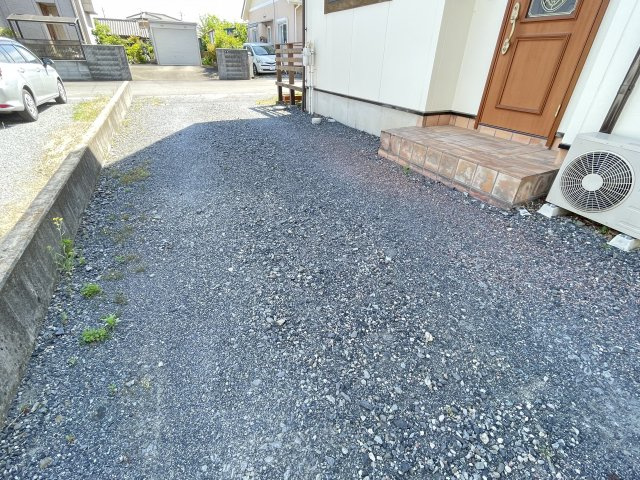 藤岡市岡之郷　中古の駐車場
