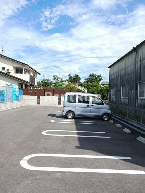 エノルメⅡの駐車場