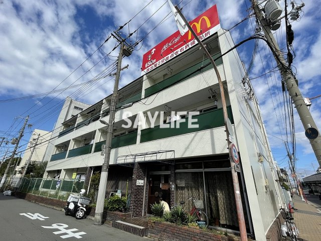 クリスタルハイツの外観