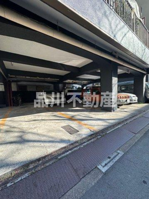 【駐車場】 | マルゴマンション | 駐車場があるので、車を買う予定の方も安心です