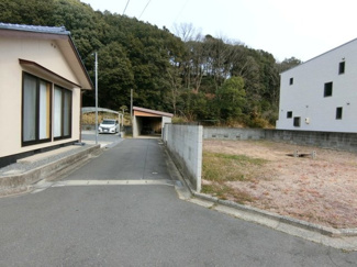 【前面道路含む現地写真】 | 土地　真備町尾崎　全1区画　45.81坪 | 北側前面道路