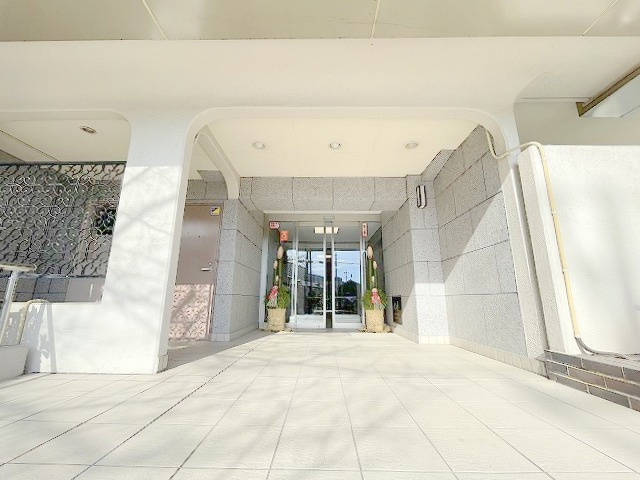 日商岩井三郷マンション　中古マンションのエントランス|物件の詳細な資料や住宅ローン等についてもお気軽にお問合せ下さい！