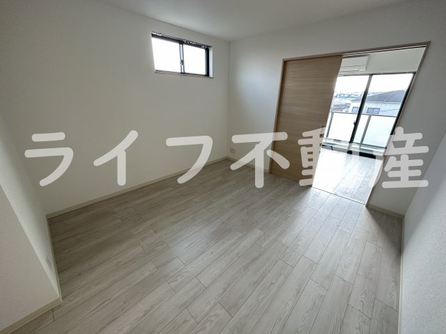 badge tomoi Est Ⅴの内装|明るい色調の室内です