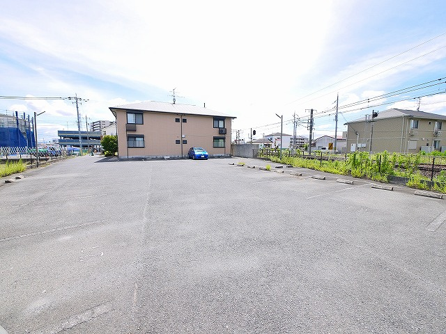 岡田モータープール
