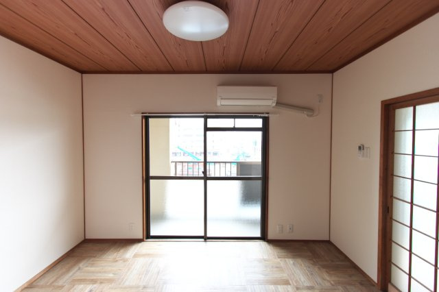 住吉マンションの和室|ベランダ側和室