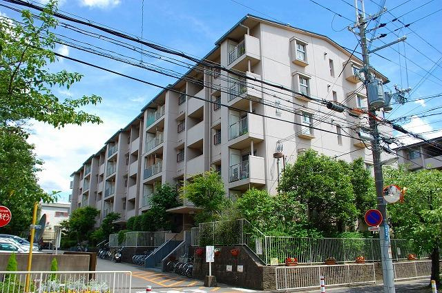 奈良三条町住宅1号棟の外観|キレイな外観です。