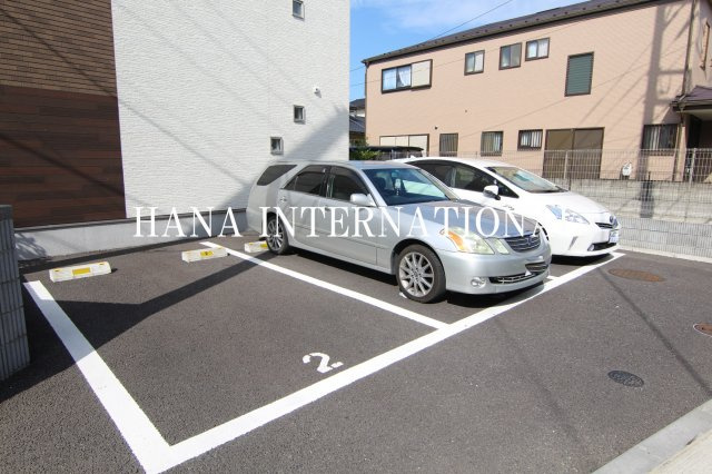 クレイノサードTの駐車場