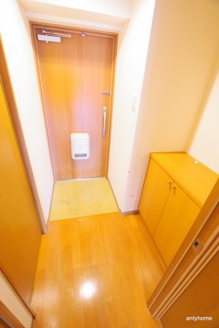 オーパス　仲介手数料無料の玄関