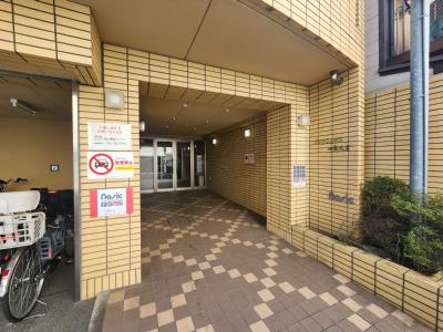 アルトシュロス四条大宮のエントランス