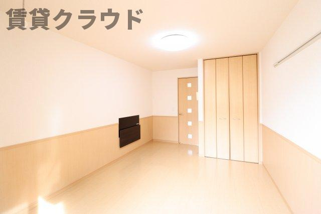 モナリエ港の寝室|落ち着いて過ごせるお部屋なので、寝室にいかがでしょうか