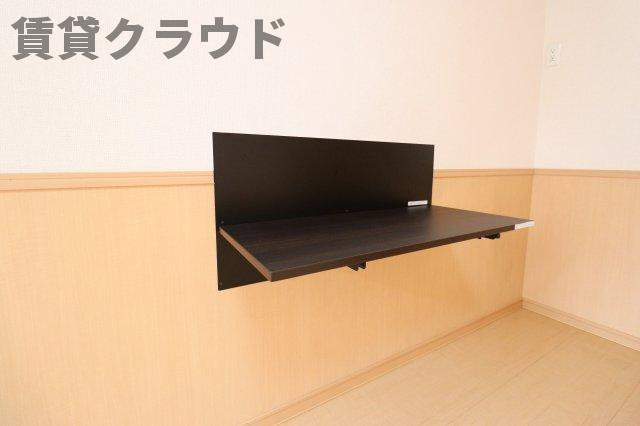 モナリエ港の洋室|明るい洋室です