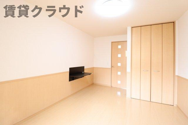 モナリエ港の寝室|落ち着いて過ごせるお部屋なので、寝室にいかがでしょうか